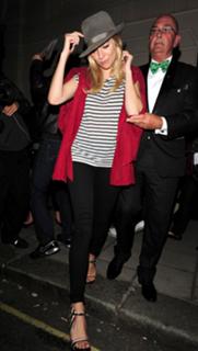 Sienna Miller feet photo thumbnail