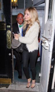 Sienna Miller feet photo thumbnail