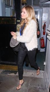 Sienna Miller feet photo thumbnail