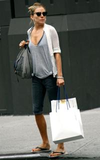 Sienna Miller feet photo thumbnail