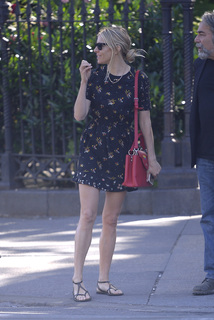Sienna Miller feet photo thumbnail