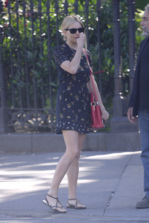 Sienna Miller feet photo thumbnail