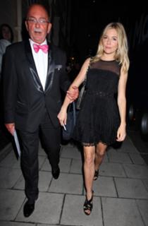 Sienna Miller feet photo thumbnail