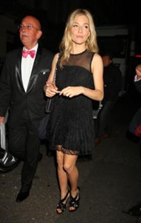 Sienna Miller feet photo thumbnail