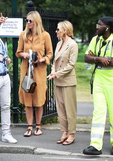 Sienna Miller feet photo thumbnail