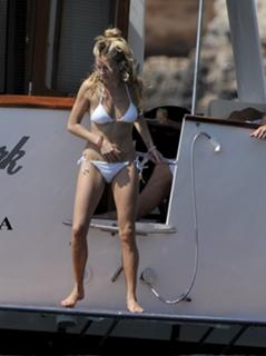 Sienna Miller feet photo thumbnail