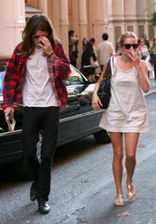 Sienna Miller feet photo thumbnail