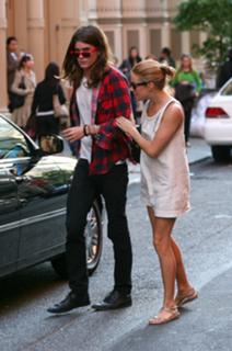 Sienna Miller feet photo thumbnail