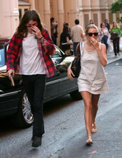 Sienna Miller feet photo thumbnail
