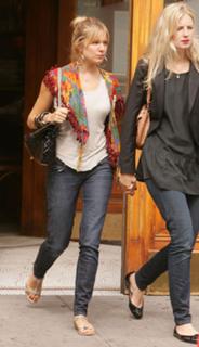 Sienna Miller feet photo thumbnail