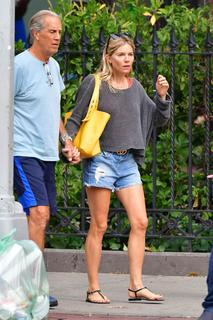 Sienna Miller feet photo thumbnail