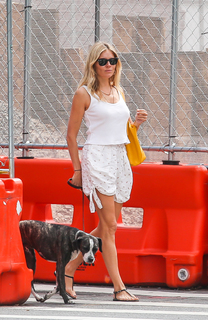 Sienna Miller feet photo thumbnail