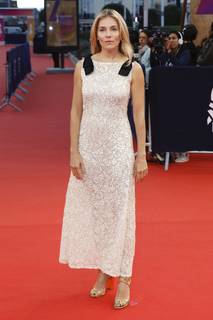 Sienna Miller feet photo thumbnail