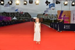 Sienna Miller feet photo thumbnail