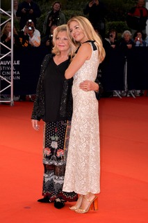 Sienna Miller feet photo thumbnail