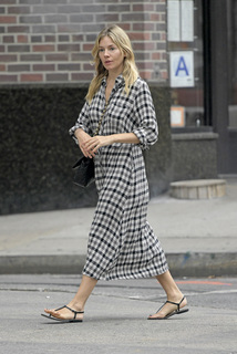 Sienna Miller feet photo thumbnail