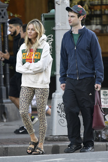 Sienna Miller feet photo thumbnail