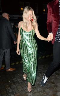 Sienna Miller feet photo thumbnail