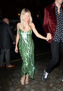 Sienna Miller feet photo thumbnail