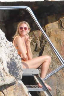 Sienna Miller feet photo thumbnail