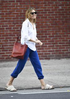 Sienna Miller feet photo thumbnail