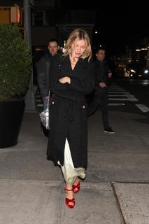 Sienna Miller feet photo thumbnail