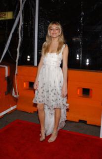 Sienna Miller feet photo thumbnail