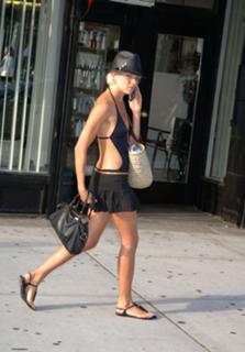 Sienna Miller feet photo thumbnail