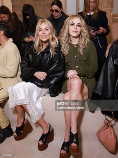 Sienna Miller feet photo thumbnail