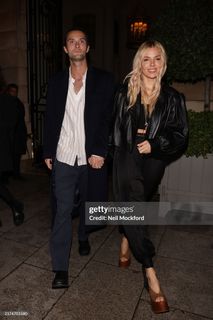 Sienna Miller feet photo thumbnail