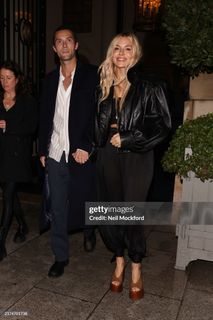 Sienna Miller feet photo thumbnail