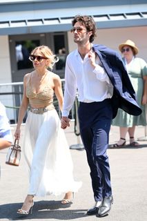 Sienna Miller feet photo thumbnail