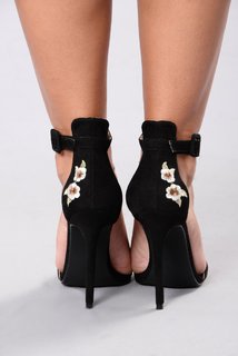 Sierra Skye feet photo thumbnail