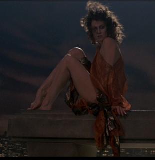 Sigourney Weaver feet photo thumbnail