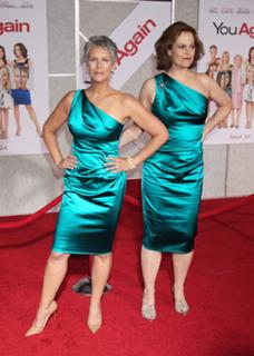 Sigourney Weaver feet photo thumbnail