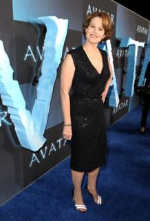 Sigourney Weaver feet photo thumbnail