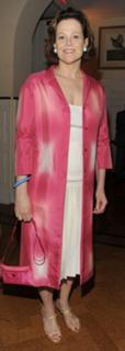 Sigourney Weaver feet photo thumbnail