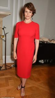 Sigourney Weaver feet photo thumbnail