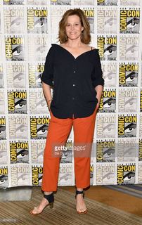 Sigourney Weaver feet photo thumbnail