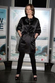 Sigourney Weaver feet photo thumbnail