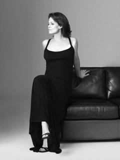 Sigourney Weaver feet photo thumbnail