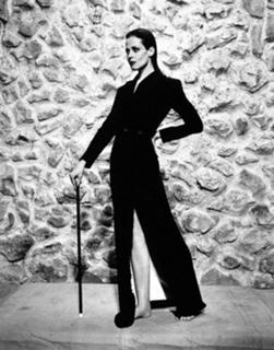 Sigourney Weaver feet photo thumbnail