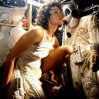 Sigourney Weaver feet photo thumbnail