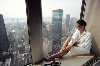 Sigourney Weaver feet photo thumbnail