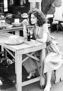 Sigourney Weaver feet photo thumbnail