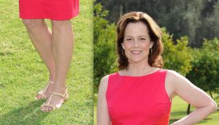 Sigourney Weaver feet photo thumbnail