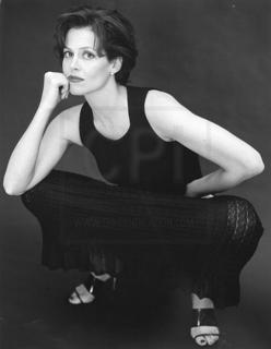 Sigourney Weaver feet photo thumbnail