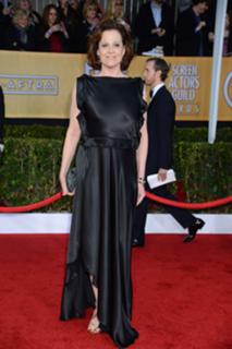 Sigourney Weaver feet photo thumbnail