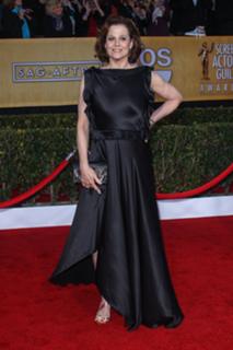Sigourney Weaver feet photo thumbnail
