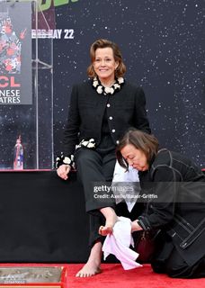 Sigourney Weaver feet photo 4
